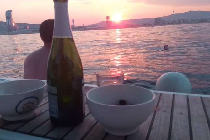1h Refreshing Sailing Tour in Barcelona with Open Bar & Snacks - Practical booking details that matter