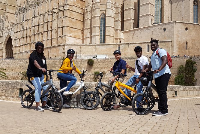 3 Hours E-Bike Tour in Palma - Guide style and the value of a small group