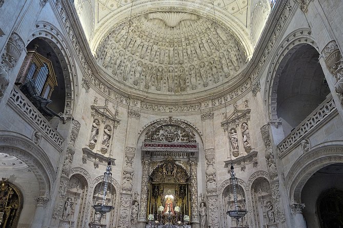 Alcazar, Cathedral and Giralda Guided Tour with Priority Tickets - Who should book this Seville tour