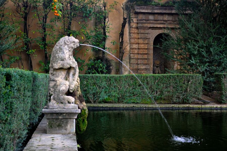 Alcázar of Seville Skip-the-Line Tickets and Guided Tour - Entering the palace with skip-the-line access