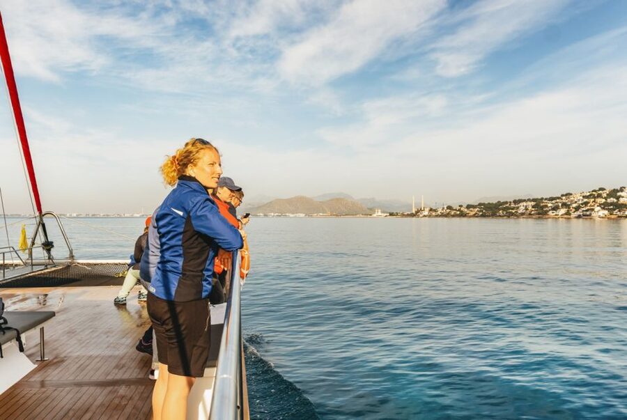 Alcudia: Sunset Catamaran Tour with Dinner and Snorkeling - Key points to know before you book