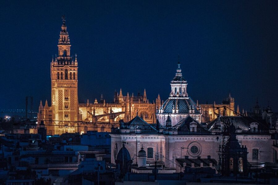 Algarve: Seville Full-Day Shopping and Sightseeing Tour - Seville Cathedral and the Royal Alcazar