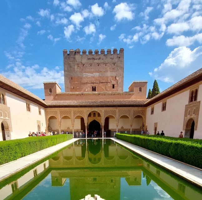 Alhambra and Nasrid Palaces Guided Tour with Tickets - Starting the three-hour route