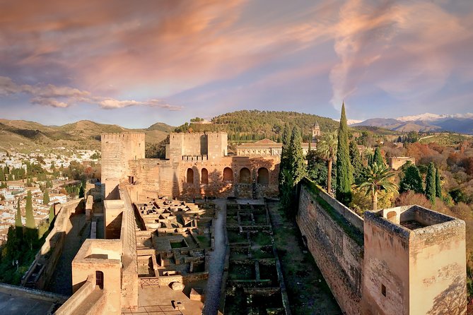 Alhambra & Generalife Skip the line Small Group including Nasrid Palaces - Key points to know before booking