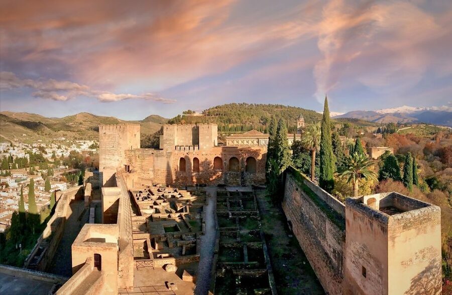Alhambra Guided Tour with Fast-Track Entry - The Palace of Charles V and the changing royal story