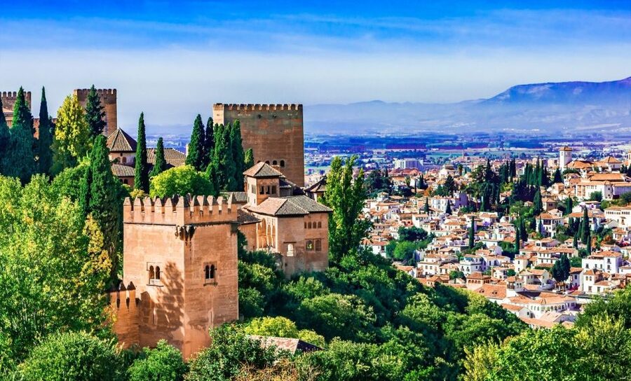 Alhambra Guided Tour with Fast-Track Entry - Three hours, walking, and the pace
