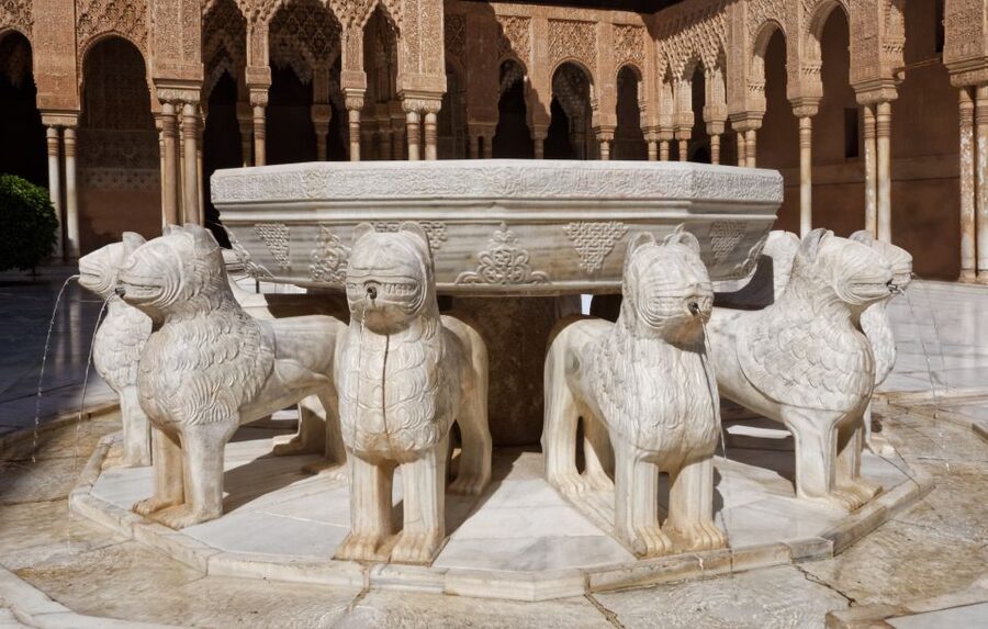 Alhambra Guided Tour with Fast-Track Entry - Languages, group size, and meeting details