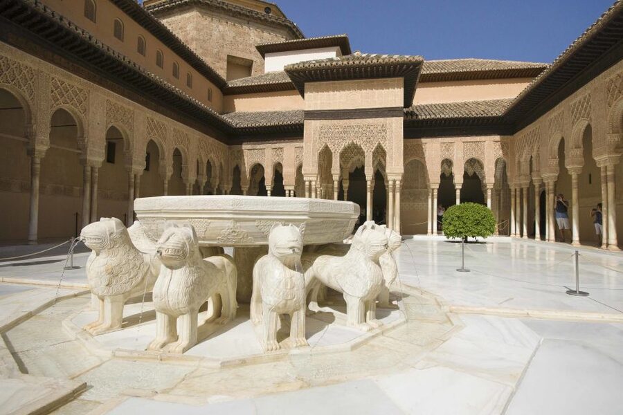 Alhambra, Nasrid Palaces, and Generalife 3-Hour Guided Tour - Charles V Palace and the change in style