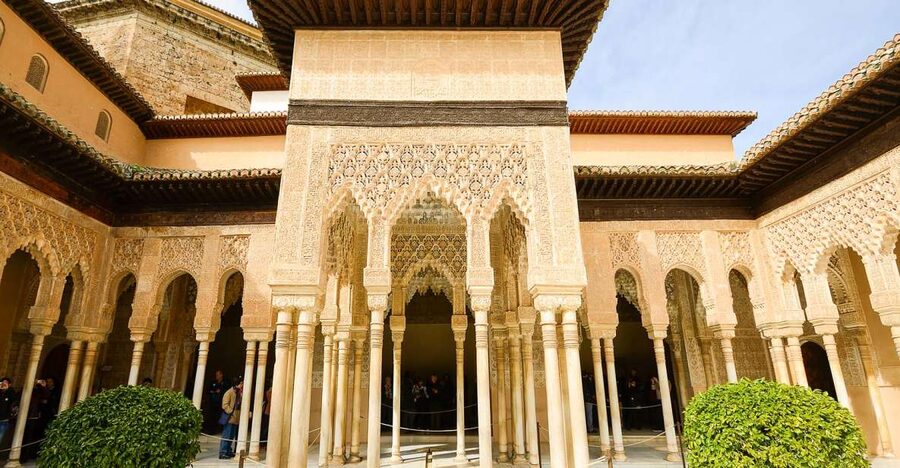 Alhambra, Nasrid Palaces, and Generalife 3-Hour Guided Tour - How demanding is the three-hour route?
