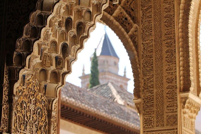 Alhambra Private/Small Group Tour & Nasrid Palaces Skip the Line - Small group or private tour?