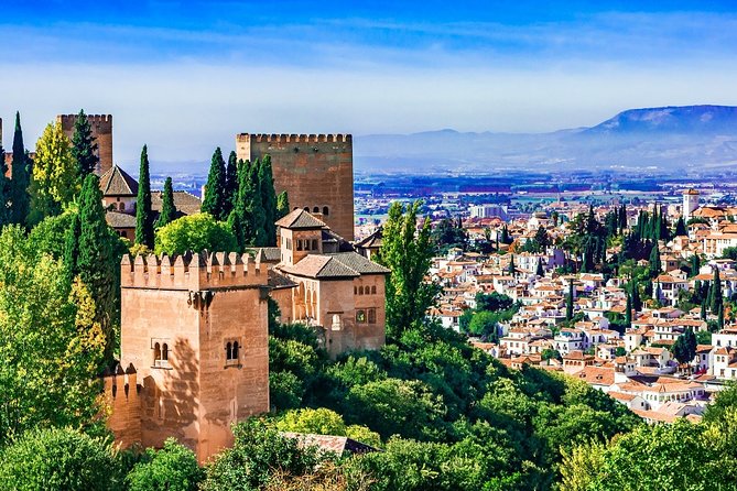 Alhambra Skip-the-line Private Tour including Nasrid Palaces - Alcazaba: the oldest fortress and the best sense of defense