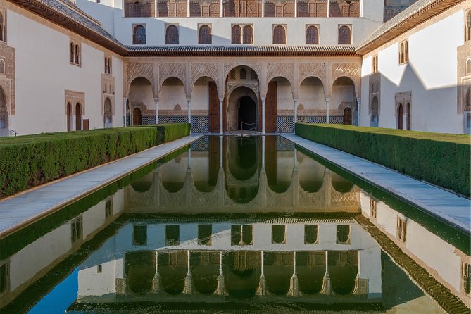Alhambra Skip-the-line Private Tour including Nasrid Palaces - Who should book this private visit