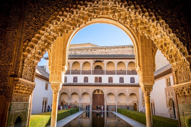 Alhambra: Small Group Tour with Local Guide & Admission - Group size, pacing, and guide quality