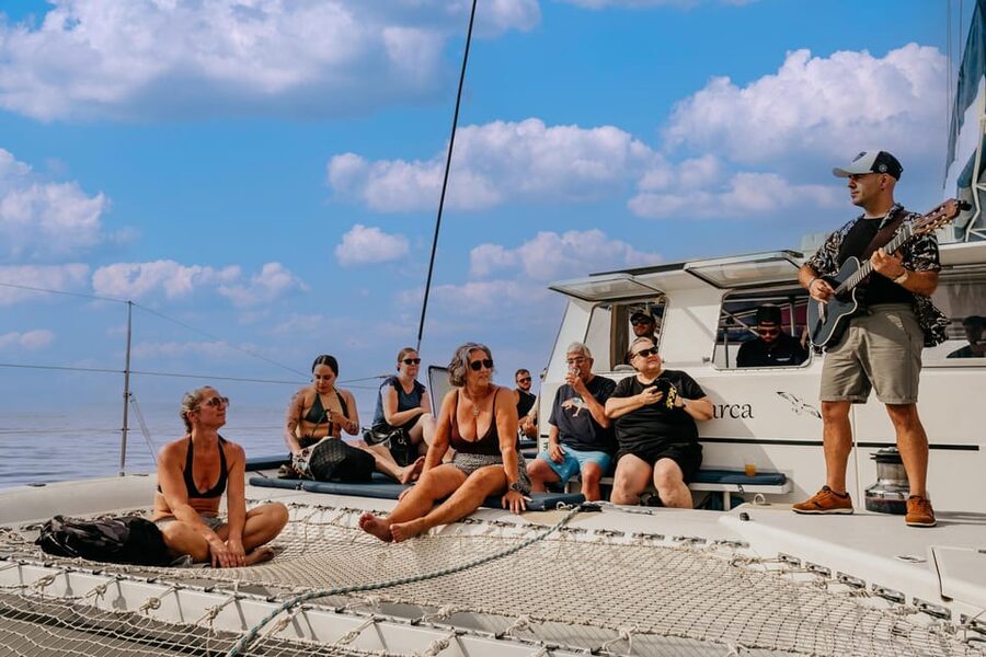Alicante: Afternoon Cruise with Appetizer and Live Music - Cabo de las Huertas or La Albufereta swim stop