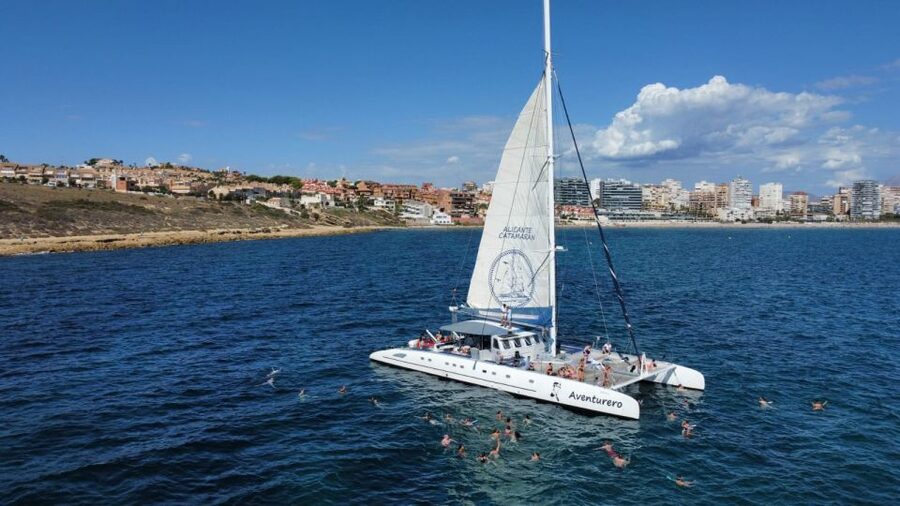 Alicante: Afternoon Cruise with Appetizer and Live Music - The first 45 minutes, Alicante from the water