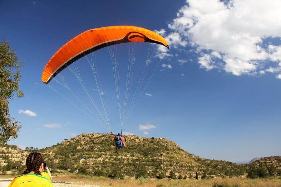Alicante and Santa Pola: Tandem Paragliding Flight - Meeting Juan and Maria before the flight