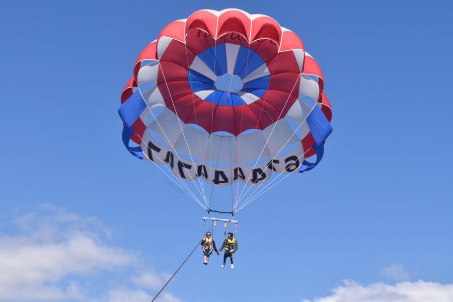 Alicante: Boat Trip and Parasailing Experience with Drink - What the boat ride adds