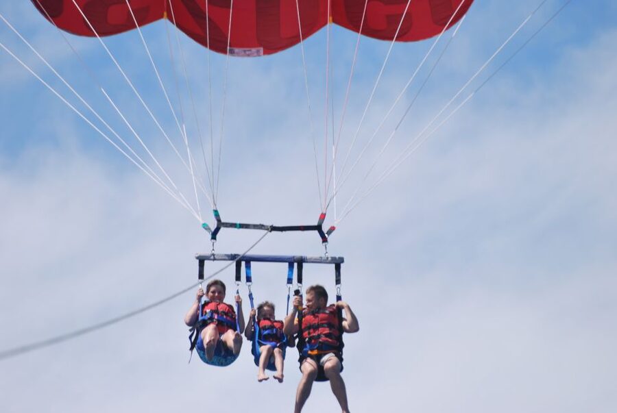 Alicante: Boat Trip and Parasailing Experience with Drink - Preparing for a 150-meter parasail flight