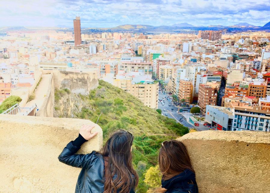 Alicante: Seven Secrets of Alicante Discovery Tour - Ending with a tapa and a Spanish drink