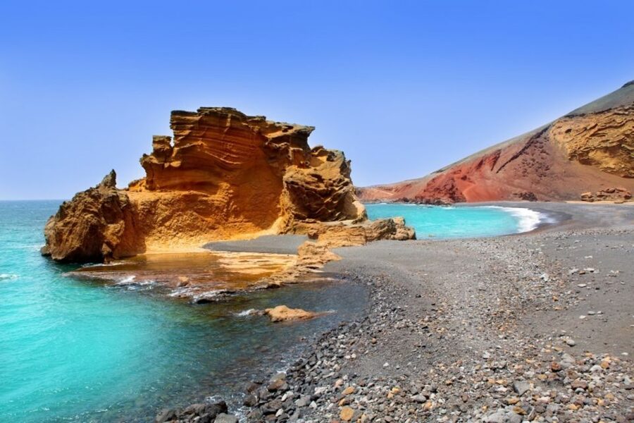 Arrecife/Playa Blanca: Timanfaya National Park Area Day Tour - Guides, languages, and the bus experience