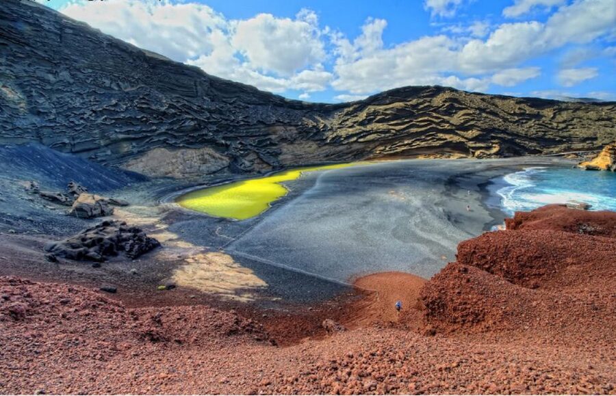 Arrecife: Timanfaya and Green Lagoon for Cruise Passengers - El Golfo and the Green Lagoon add a burst of color