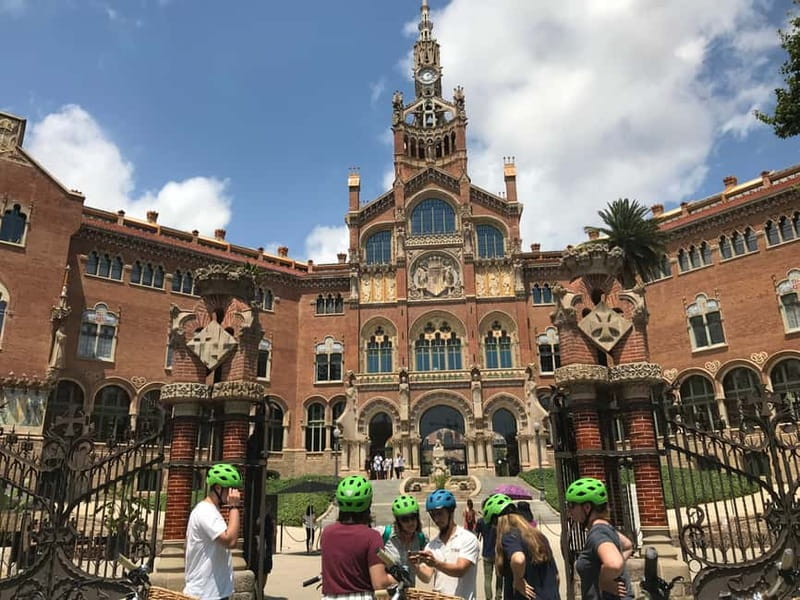 Barcelona: 1.5-Hour Sightseeing Tour by Bike/Electric Bike - Barcelona Cathedral and the old streets