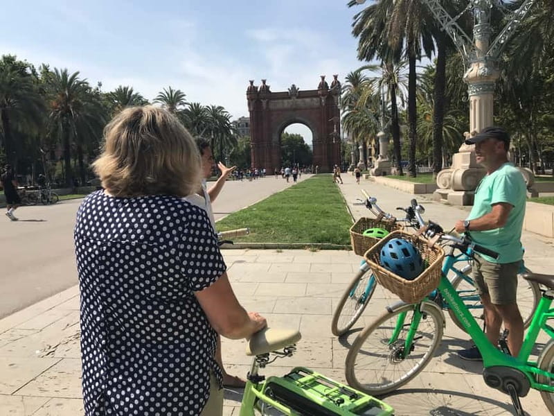 Barcelona: 1.5-Hour Sightseeing Tour by Bike/Electric Bike - Plaça Reial and Gaudí’s lamps