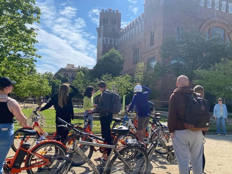 Barcelona: 1.5-Hour Sightseeing Tour by Bike/Electric Bike - La Boqueria and La Rambla