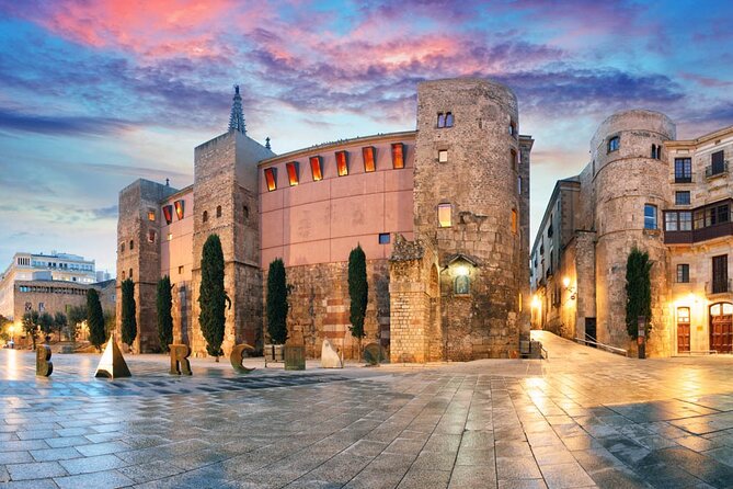 Barcelona 1.5h Private Old Town, Gothic & Ramblas Walking Tour - La Pedrera and Gaudí’s boldest private commission