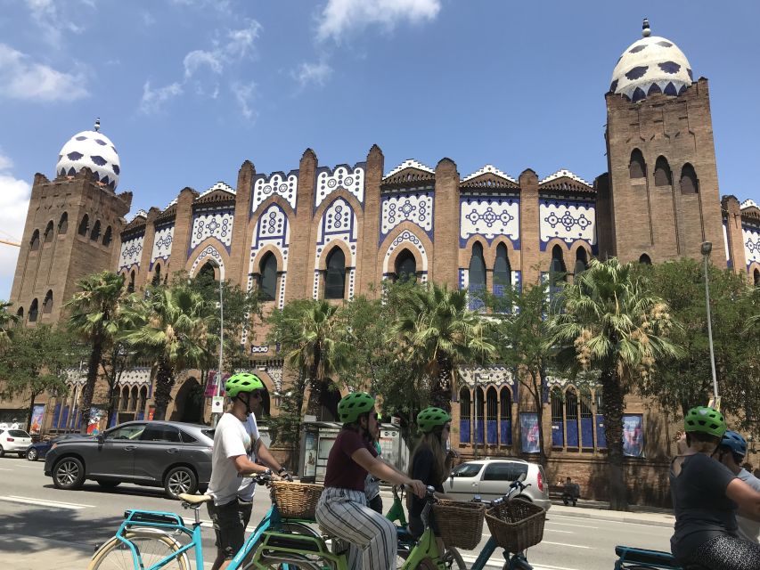 Barcelona: 2.5-Hour Bike or E-Bike Historical Tour - Regular Bike or E-Bike?