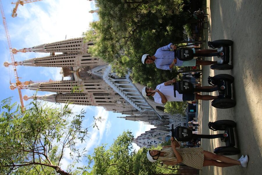 Barcelona: 2.5-Hour Gaudí Segway Tour - Starting at Arc de Triomf