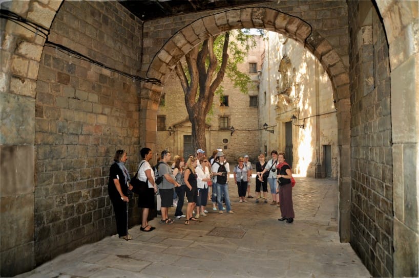 Barcelona 2-Hour Gothic Walking Tour - Why two hours works in Barcelona’s Gothic Quarter