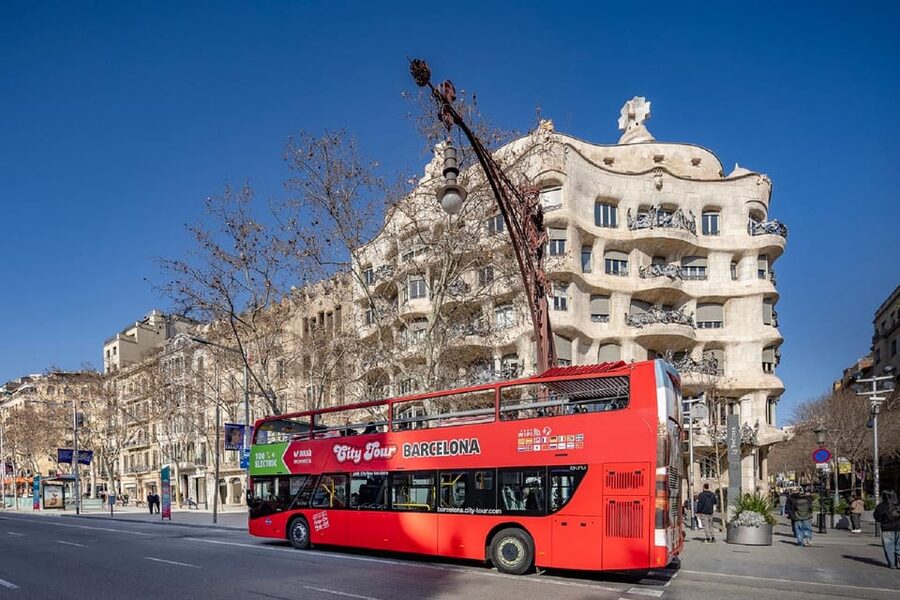 Barcelona: 24 or 48-Hour Hop-On Hop-Off Bus Tour - Montjuïc, the stadium, El Born, and the seafront