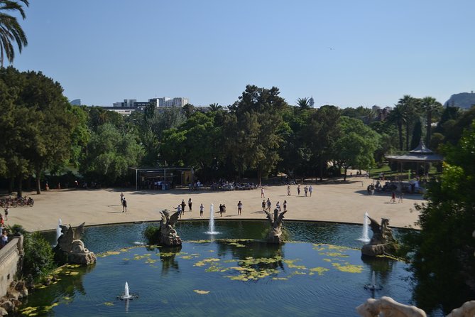 Barcelona 3-hour Bike or E-Bike Tour: Highlights and Hidden Gems - Guides, bikes, and the pace of the ride