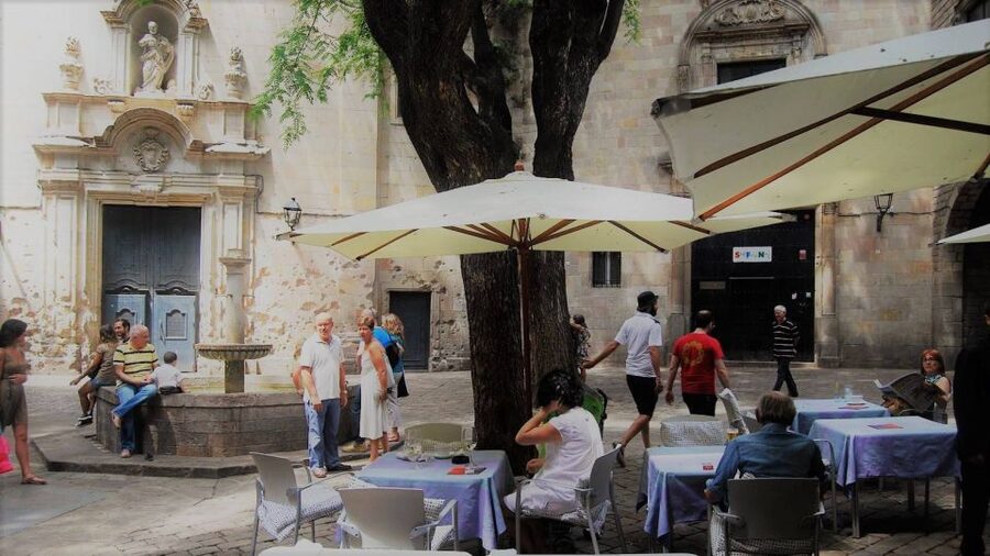 Barcelona: 4-Hour Tapas Evening Tour and Flamenco Show - The tapas stop in the Gothic Quarter