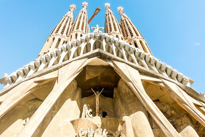 Barcelona all included: Sagrada, Park Güell, Montjuic & Gothic - The Gothic Quarter begins at La Boqueria