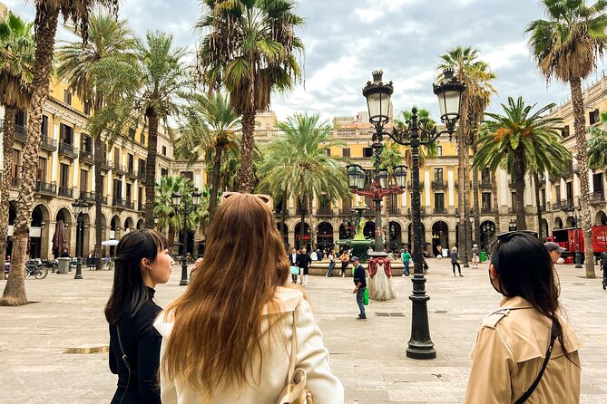 Barcelona all included: Sagrada, Park Güell, Montjuic & Gothic - Gaudí appears on Passeig de Gràcia