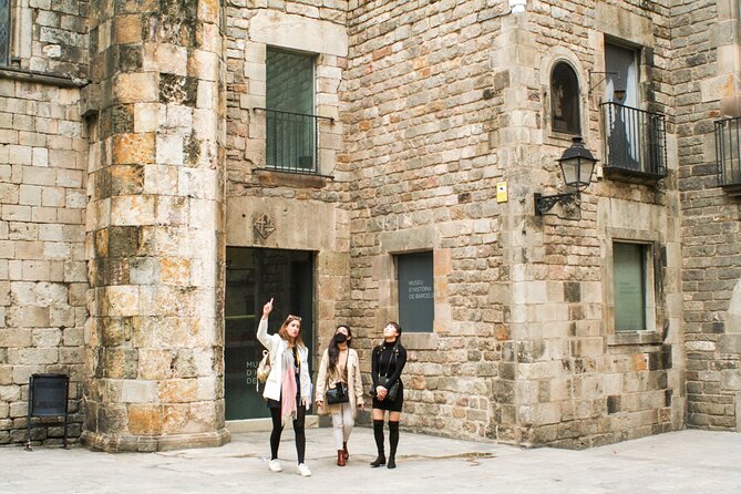Barcelona all included: Sagrada, Park Güell, Montjuic & Gothic - Park Güell: one hour among Gaudí’s curves