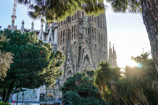 Barcelona all included: Sagrada, Park Güell, Montjuic & Gothic - Sagrada Família closes the day