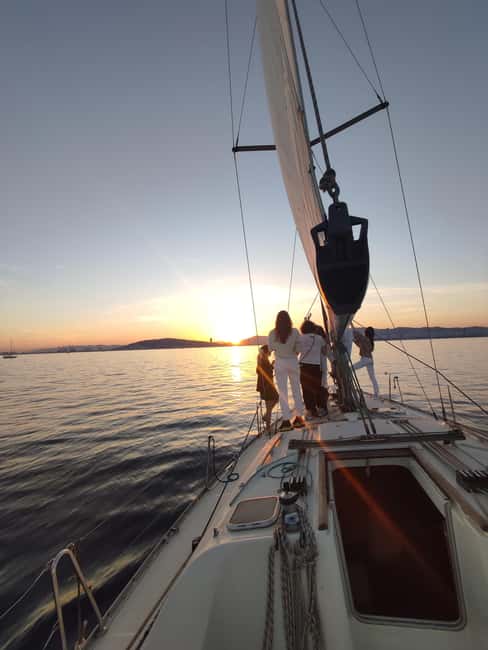 Barcelona Badalona : Sailboat Tour, Snacks, Drinks, Swimming - Setting sail from Badalona