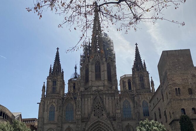 Barcelona: Bar Crawl at Gaixample - Stop two: walking toward Passeig de Gracia