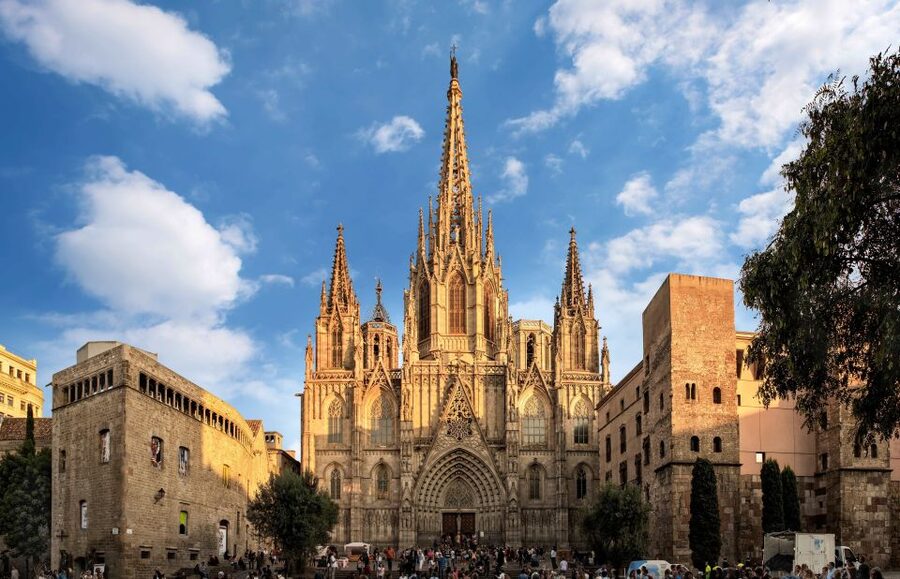 Barcelona: Barri Gotic Small Group Walking Tour - Why the Barri Gòtic works best with a guide