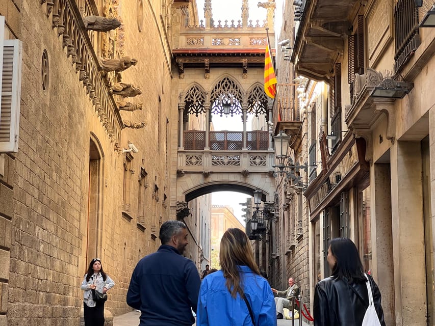 Barcelona: Barri Gotic Small Group Walking Tour - Plaça del Rei and Barcelona’s political past