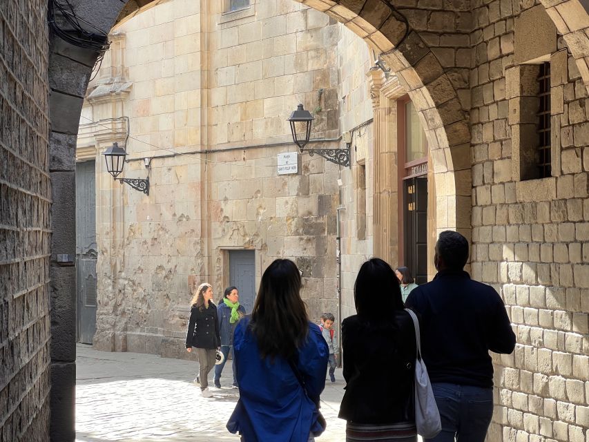 Barcelona: Barri Gotic Small Group Walking Tour - The narrow lanes and easy-to-miss corners