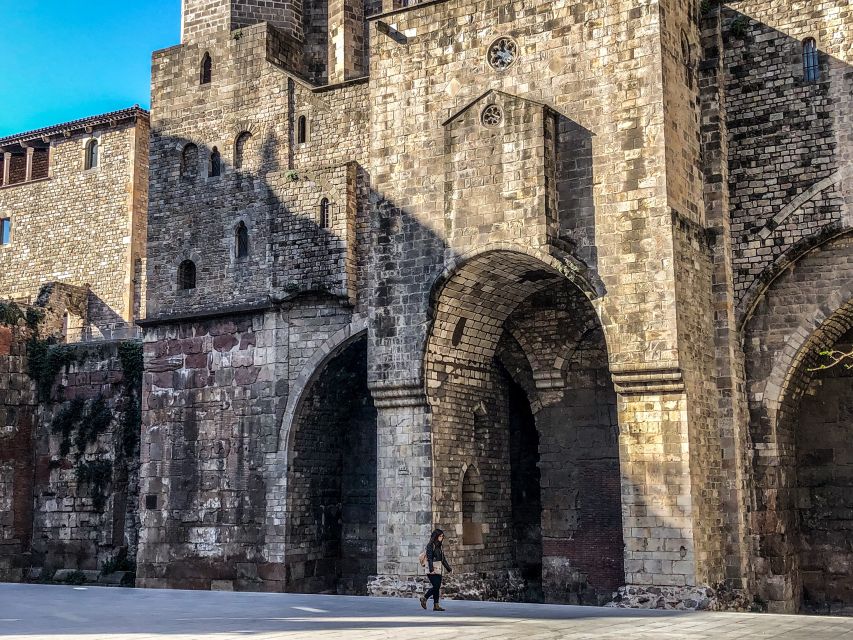 Barcelona: Barri Gotic Small Group Walking Tour - Is $35 a fair price for two hours?