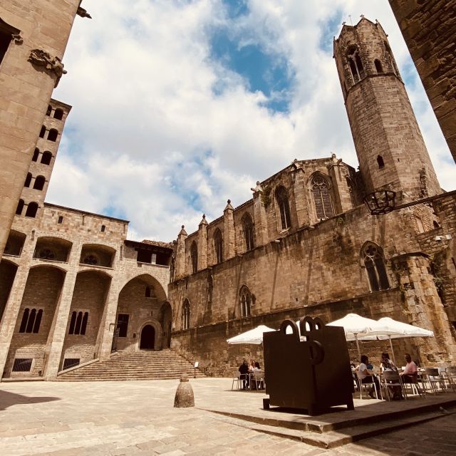 Barcelona: Barri Gotic Small Group Walking Tour - Starting near Plaça de Catalunya
