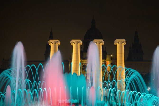 Barcelona Best Views: Old Town, Cable Car and Montjuic Castle - Tapas, local drink, and a welcome pause