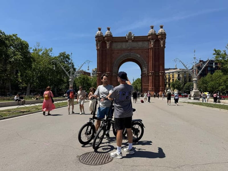 Barcelona: Bike or eBike Tour, Top Sights & Local Insights - Arc de Triomf and Parc de la Ciutadella