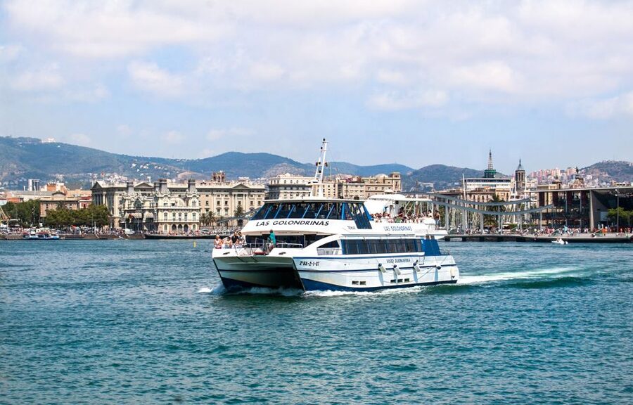 Barcelona: Boat Tour in Las Golondrinas - The 40-minute ride through the port