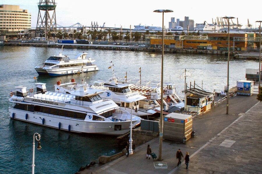 Barcelona: Boat Tour in Las Golondrinas - Choosing your seat: open deck or inside